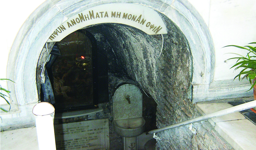 28 mnimeia manteia